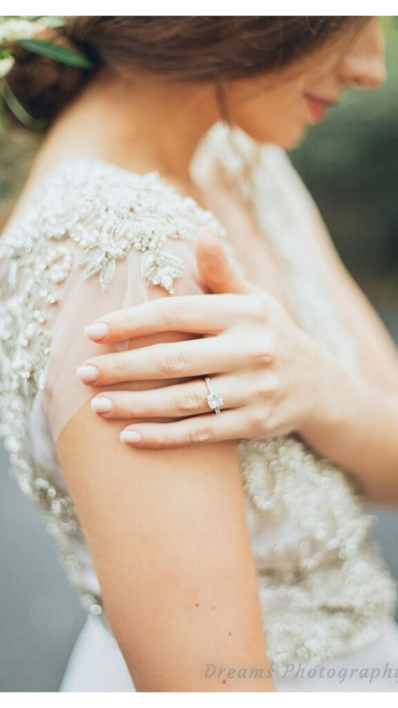 bride and her wedding ring photos